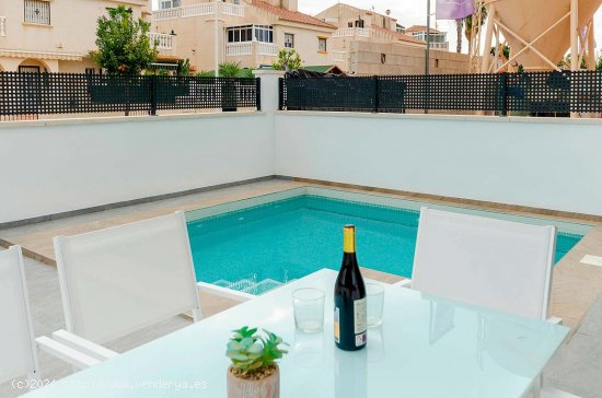 Villa en venta a estrenar en Torrevieja (Alicante)