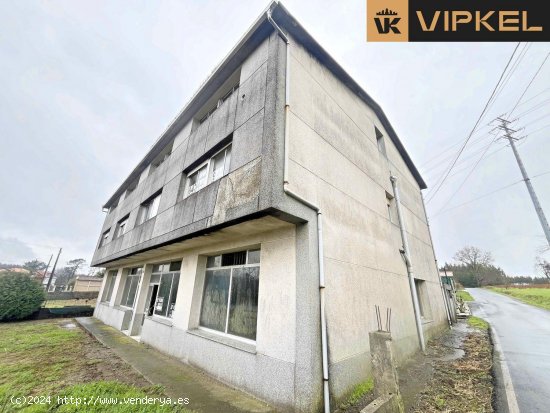 Edificio en venta en Ordes (La Coruña)