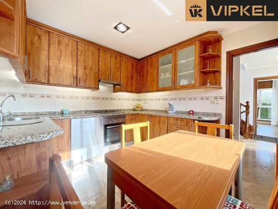 Casa en venta en Oleiros (La Coruña)