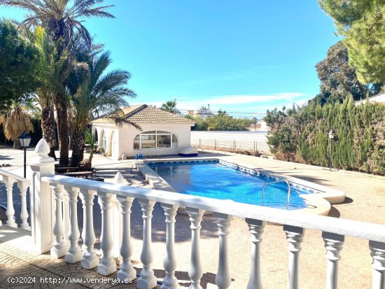 Villa en venta en Torrevieja (Alicante)