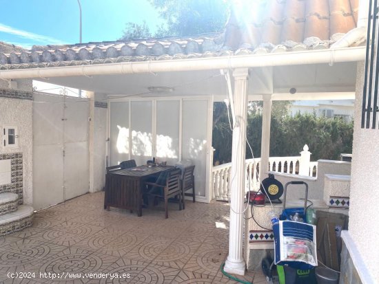 Villa en venta en Torrevieja (Alicante)