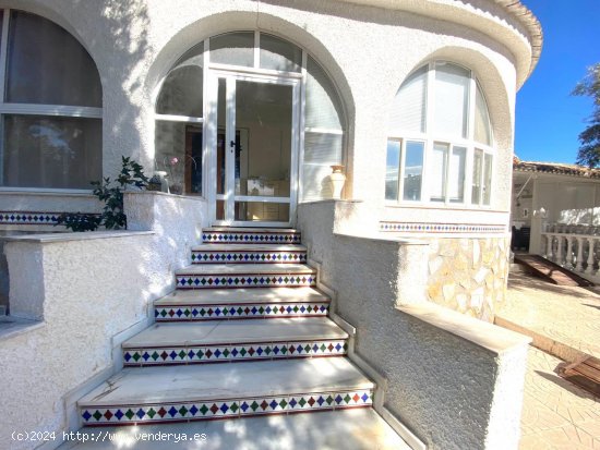 Villa en venta en Torrevieja (Alicante)