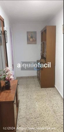 SE ALQUILA PISO PARA ESTUDIANTES/ 4 DORMITORIOS/MENENDEZ PIDAL/ 900€