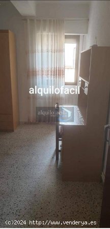 SE ALQUILA PISO PARA ESTUDIANTES/ 4 DORMITORIOS/MENENDEZ PIDAL/ 900€