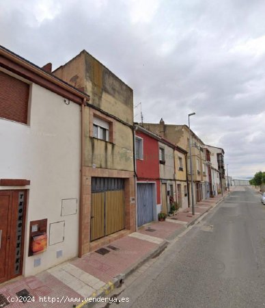 CASA ADOSADA EN AZAGRA