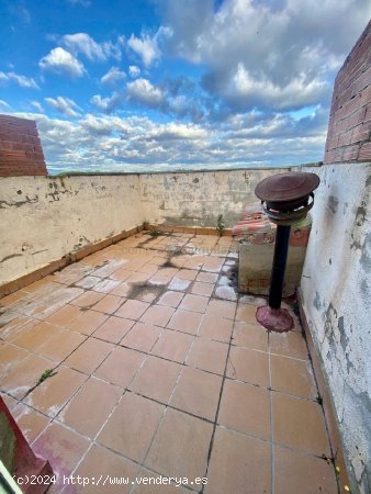 CASA ADOSADA EN AZAGRA