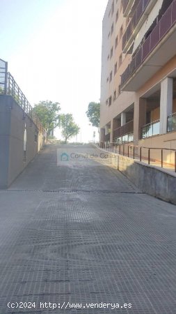 EN VENTA DOS PLAZAS DE PARQUING PARA COCHE GRANDE Y MOTO FINCA SEMINUEVA