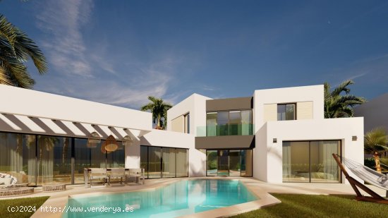  Villa en venta en construcción en Estepona (Málaga) 