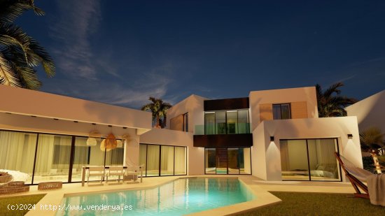 Villa en venta en construcción en Estepona (Málaga)