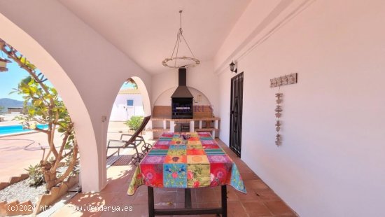 Villa en venta en Sayalonga (Málaga)