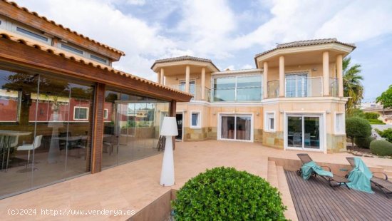 Villa en venta en Torrevieja (Alicante)