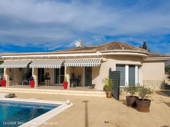 Villa en venta en Hondón de las Nieves (Alicante)