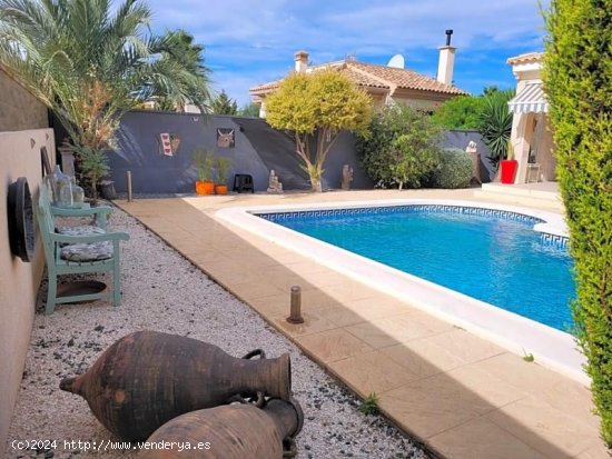 Villa en venta en Hondón de las Nieves (Alicante)