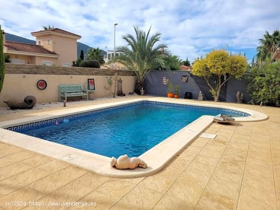 Villa en venta en Hondón de las Nieves (Alicante)