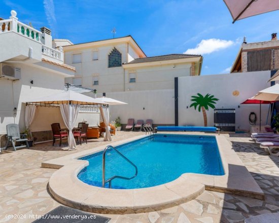 Villa en venta en Benijófar (Alicante)