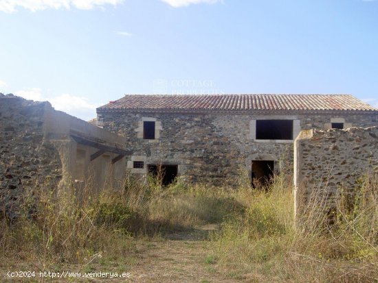  Villa en venta en Garriguella (Girona) 