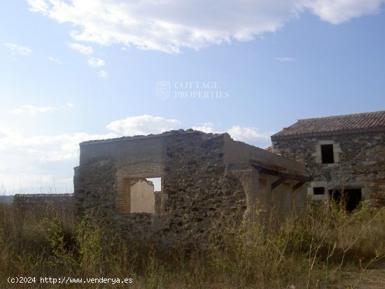 Villa en venta en Garriguella (Girona)