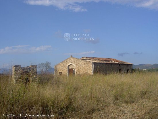 Villa en venta en Garriguella (Girona)