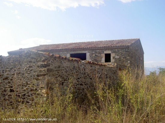 Villa en venta en Garriguella (Girona)