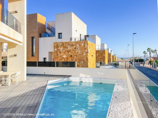 Villa en venta en Torrevieja (Alicante)