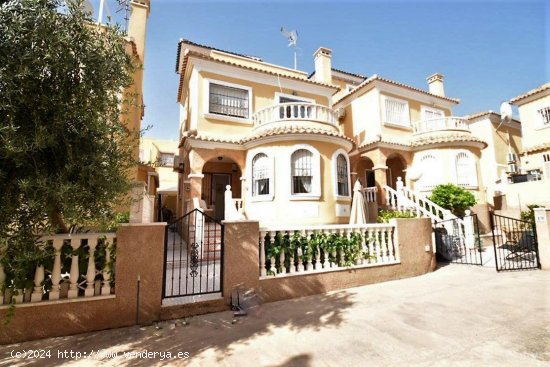 Chalet en venta en Orihuela (Alicante)