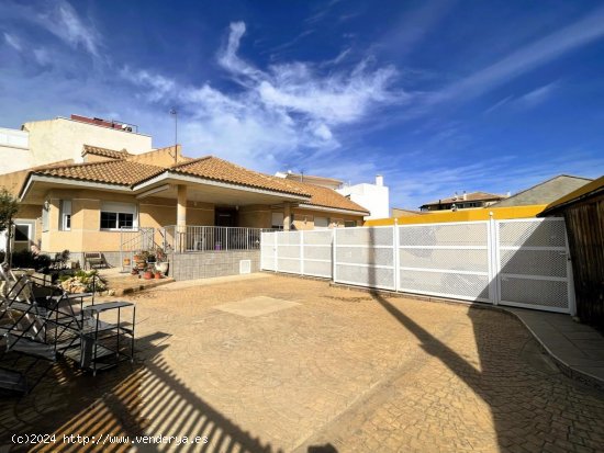 Villa en venta en Pilar de la Horadada (Alicante)