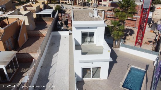 Villa en venta a estrenar en Torrevieja (Alicante)