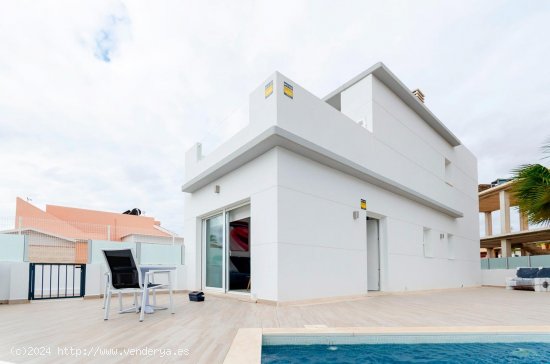 Villa en venta a estrenar en Torrevieja (Alicante)