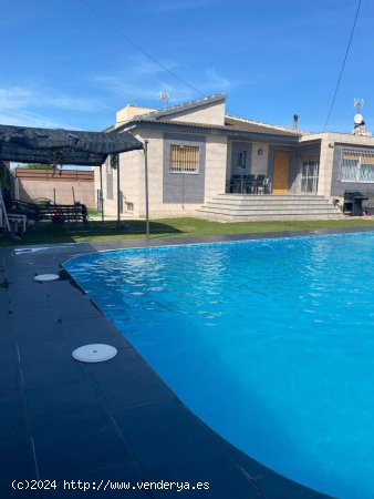 Chalet en venta en Torrevieja (Alicante)