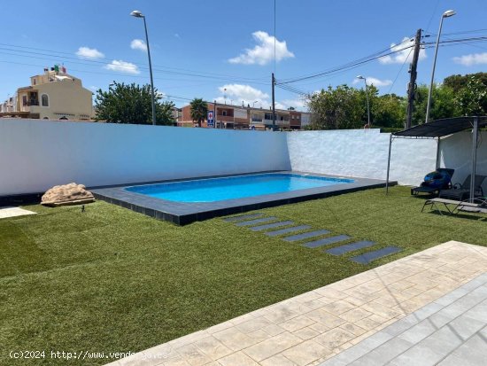 Chalet en venta en Torrevieja (Alicante)