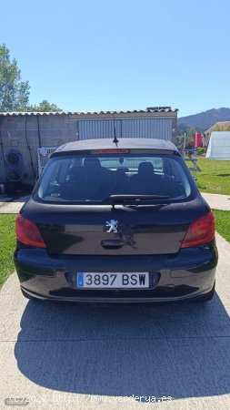 Peugeot 307 HDI 2.0 90CV de 2002 con 197.000 Km por 2.500 EUR. en Pontevedra