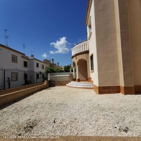 Chalet en venta en Orihuela (Alicante)