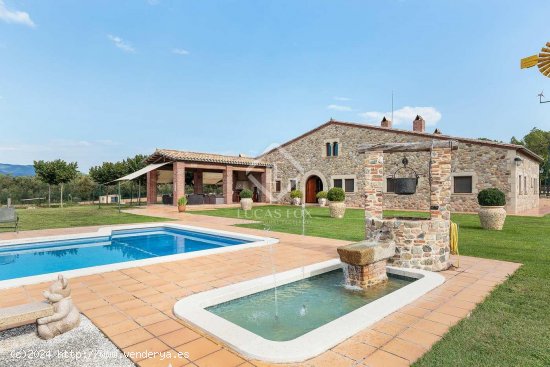 Finca en venta en Vilobí d Onyar (Girona)