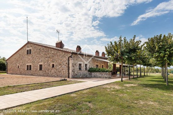 Finca en venta en Vilobí d Onyar (Girona)