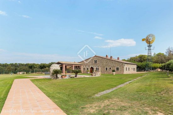 Finca en venta en Vilobí d Onyar (Girona)