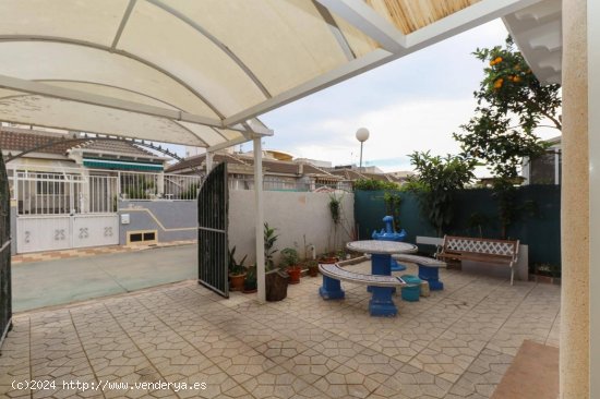 Chalet en venta en Torrevieja (Alicante)