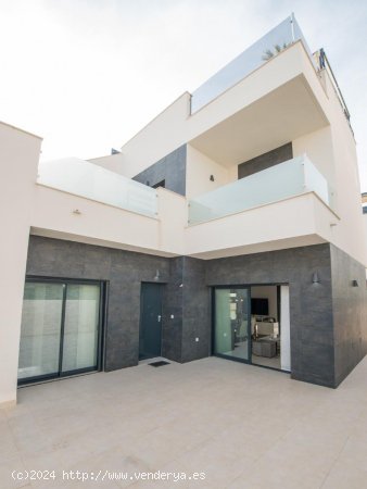 Villa en venta en Benijófar (Alicante)