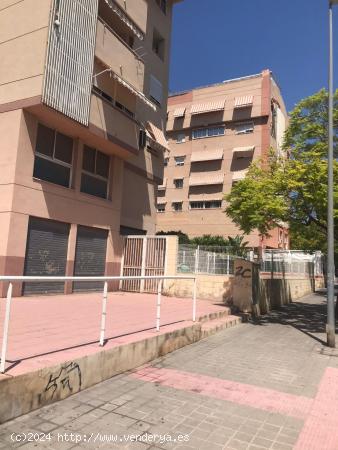 SE VENDE PLAZA DE GARAJE PARA COCHE Y 2 MOTOS - ALICANTE