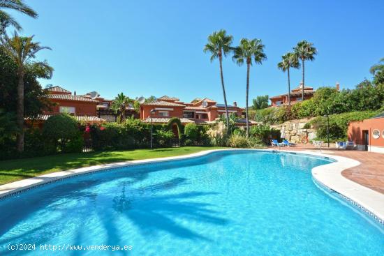  Elegante Villa Adosada en Santa Clara. - MALAGA 