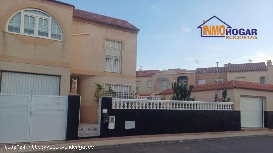  ✨ Dúplex de Ensueño en Roquetas de Mar: ¡Tu Nuevo Hogar por 149.000 €! ✨ - ALMERIA 