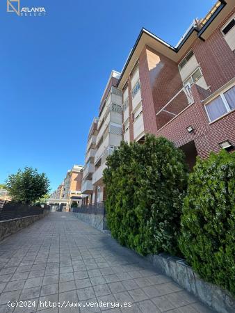 ATLANTA SELECT le ofrece en venta este maravilloso piso en Urbanización privada - MADRID