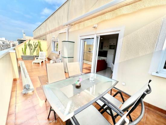 ATICO con 30m2 de terraza. 400m. de la playa. Licencia turística. Céntrico. - ALICANTE