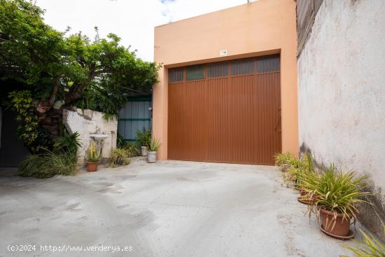 Casa con gran garaje y gran solar ajardinado. - SANTA CRUZ DE TENERIFE