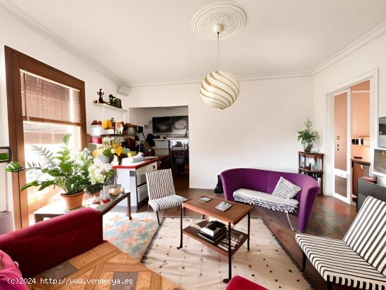 Vive en el Corazón de Barcelona: Excepcional Piso en Venta en Passeig Sant Joan - BARCELONA