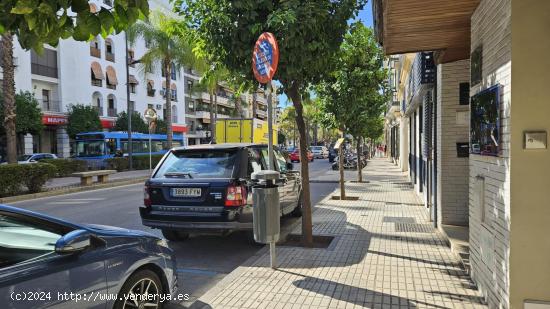 Amplio local comercial en Calle Sevilla - CADIZ