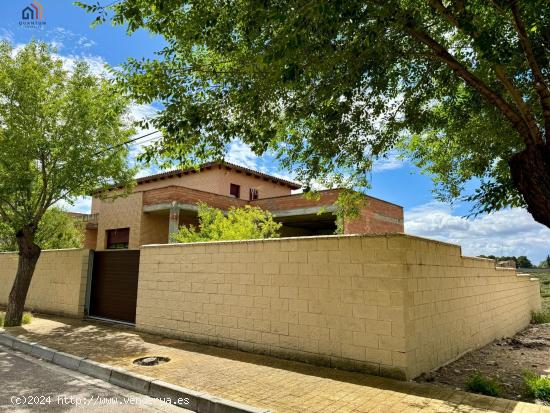 CHALET URBANIZACIÓN ALTO DE LA MUELA - ZARAGOZA