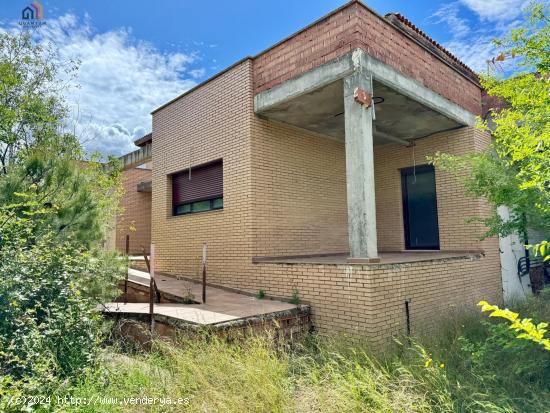 CHALET URBANIZACIÓN ALTO DE LA MUELA - ZARAGOZA