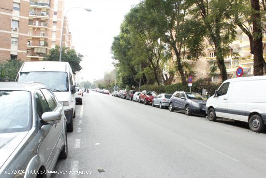  Magnífico piso en de Los Remedios sin Amueblar. - SEVILLA 