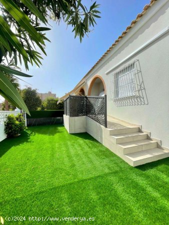 Bungalow en venta en Torrevieja (Alicante)