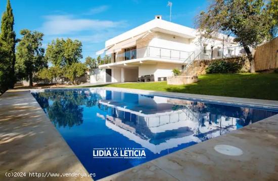 Chalet en Alcalá de Guadaíra zona Cruz de Marchenilla - SEVILLA